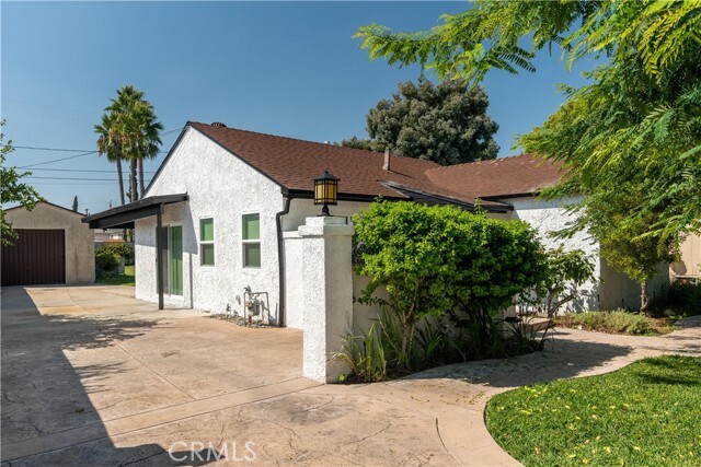 2021 N Parish Pl in Burbank, CA - Foto de edificio - Building Photo