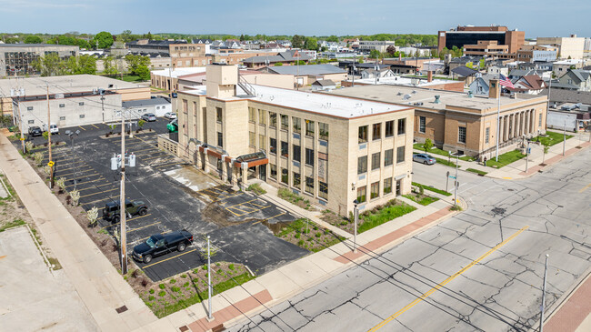 The Bank in South Milwaukee, WI - Building Photo - Building Photo