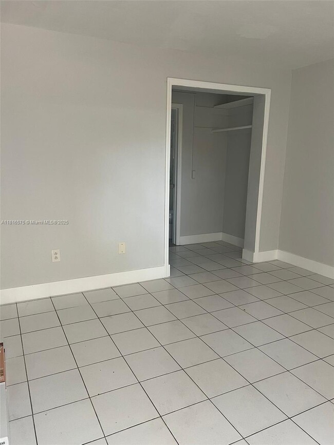 1275 NW 60th St-Unit -3 in Miami, FL - Building Photo - Building Photo