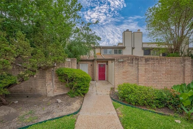 property at 710 Country Pl Dr