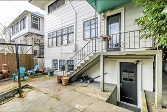 5042 18th Ave NE in Seattle, WA - Building Photo - Building Photo
