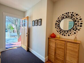 13 Cottage Ave, Unit 1 in Somerville, MA - Building Photo - Building Photo