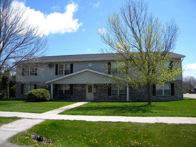 property at 1925 Sylvan Way