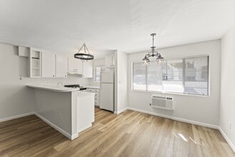 18530 Hatteras St in Los Angeles, CA - Building Photo - Building Photo