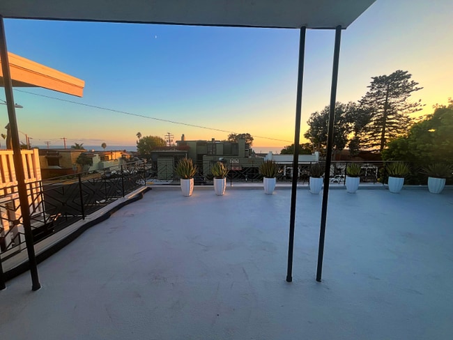 1220 N Coast Hwy in Laguna Beach, CA - Building Photo - Building Photo
