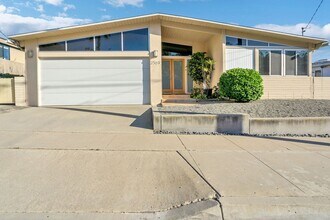 2569 Loring St in San Diego, CA - Building Photo - Building Photo