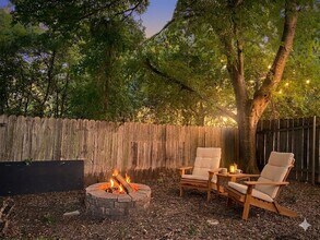 2107 Courtney St in Austin, TX - Building Photo - Building Photo