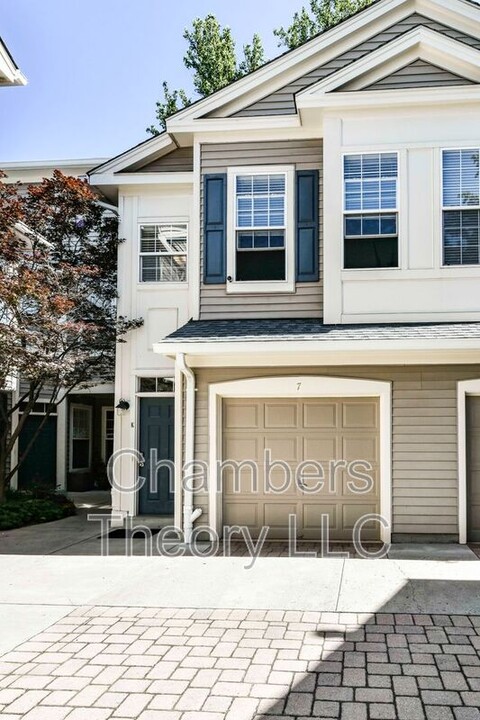 11400 Windleaf Ct in Reston, VA - Building Photo