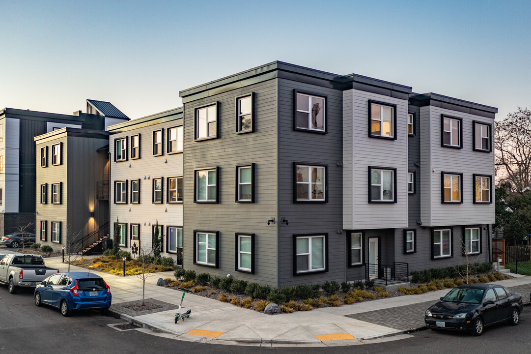 Big Leaf in Portland, OR - Building Photo