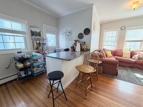 521 Main St, Unit 2 in Medford, MA - Foto de edificio - Building Photo