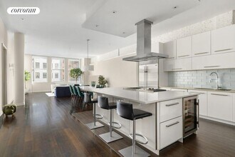 7 E 17th St in New York, NY - Building Photo - Building Photo