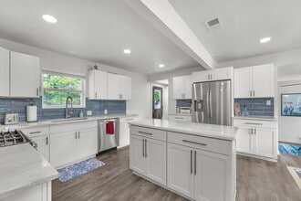 108 Moriarty St NW in Fort Walton Beach, FL - Building Photo - Building Photo