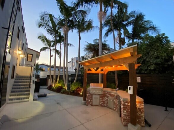 1014 S Hayworth Ave, Unit 1014 in Los Angeles, CA - Foto de edificio - Building Photo