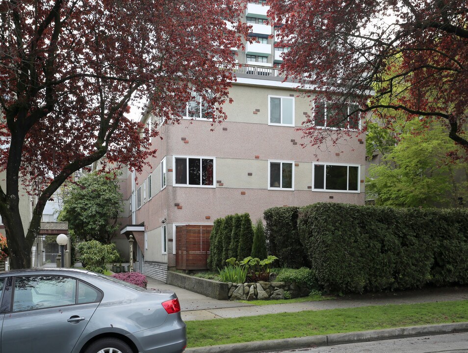 1116 W 11th Ave in Vancouver, BC - Building Photo