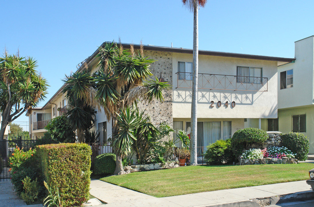 2040 S Sherbourne Dr in Los Angeles, CA - Building Photo