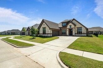 1038 Mickelson Dr in Granbury, TX - Building Photo - Building Photo