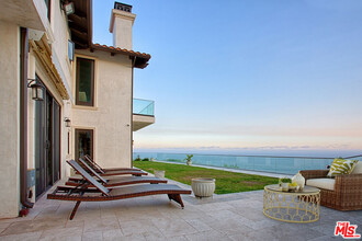 24753 Vantage Point Terrace in Malibu, CA - Building Photo - Building Photo