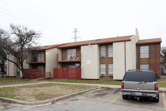 Sierra Vista Apartments in Dallas, TX - Building Photo - Building Photo