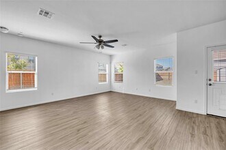 132 Bronco Billy Dr in Jarrell, TX - Building Photo - Building Photo