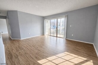 215 Rachel Ct in Franklin Township, NJ - Building Photo - Building Photo