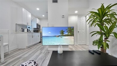 1441 NE 154th Terrace in North Miami Beach, FL - Building Photo - Building Photo