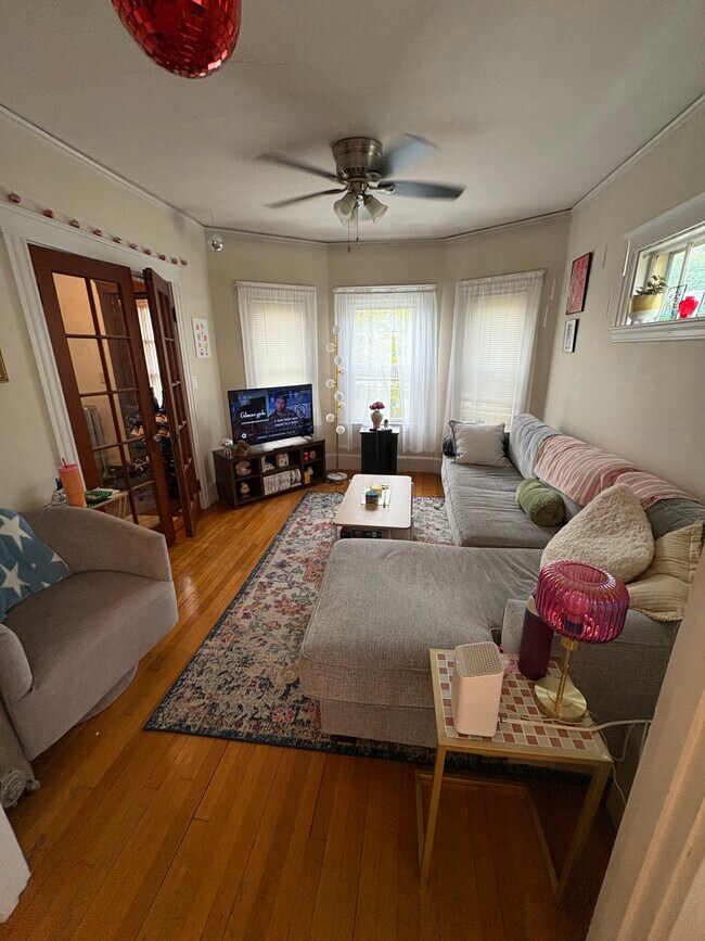 34 Sunset Rd, Unit 2 in Somerville, MA - Building Photo - Building Photo