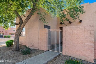 8940 W Olive Ave in Peoria, AZ - Building Photo - Building Photo