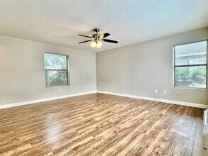 701 W Sycamore St, Unit 101 in Denton, TX - Building Photo - Building Photo