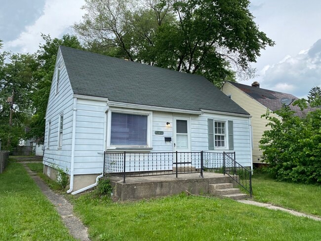 property at 2721 Prast Blvd