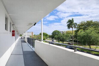 950 Hillcrest Dr in Hollywood, FL - Building Photo - Building Photo