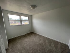 105 E Glendale St in Manito, IL - Building Photo - Building Photo