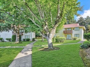 Foothills Apartments in Portland, OR - Foto de edificio - Building Photo