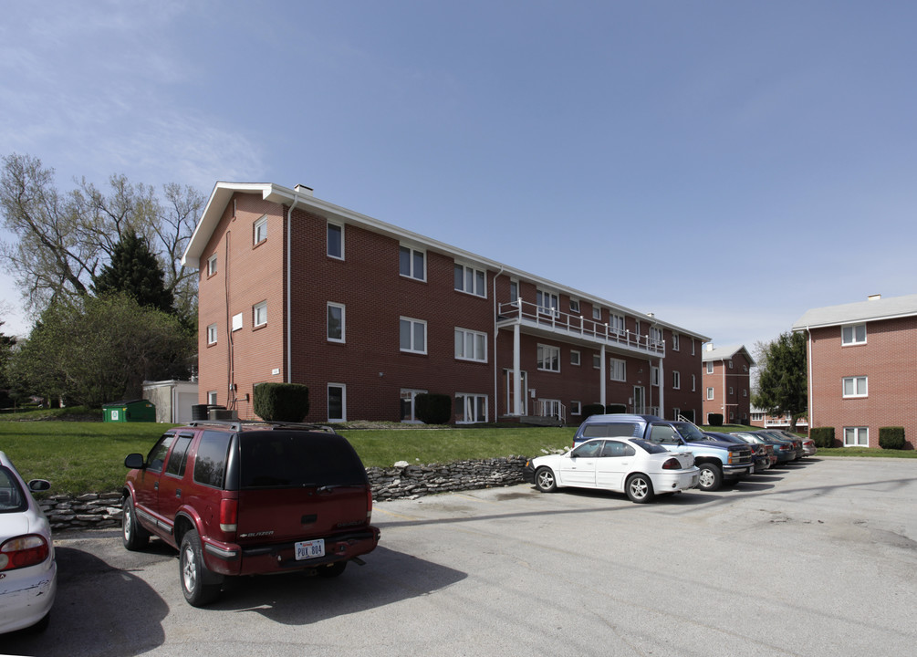 1360 S 75th St in Omaha, NE - Foto de edificio