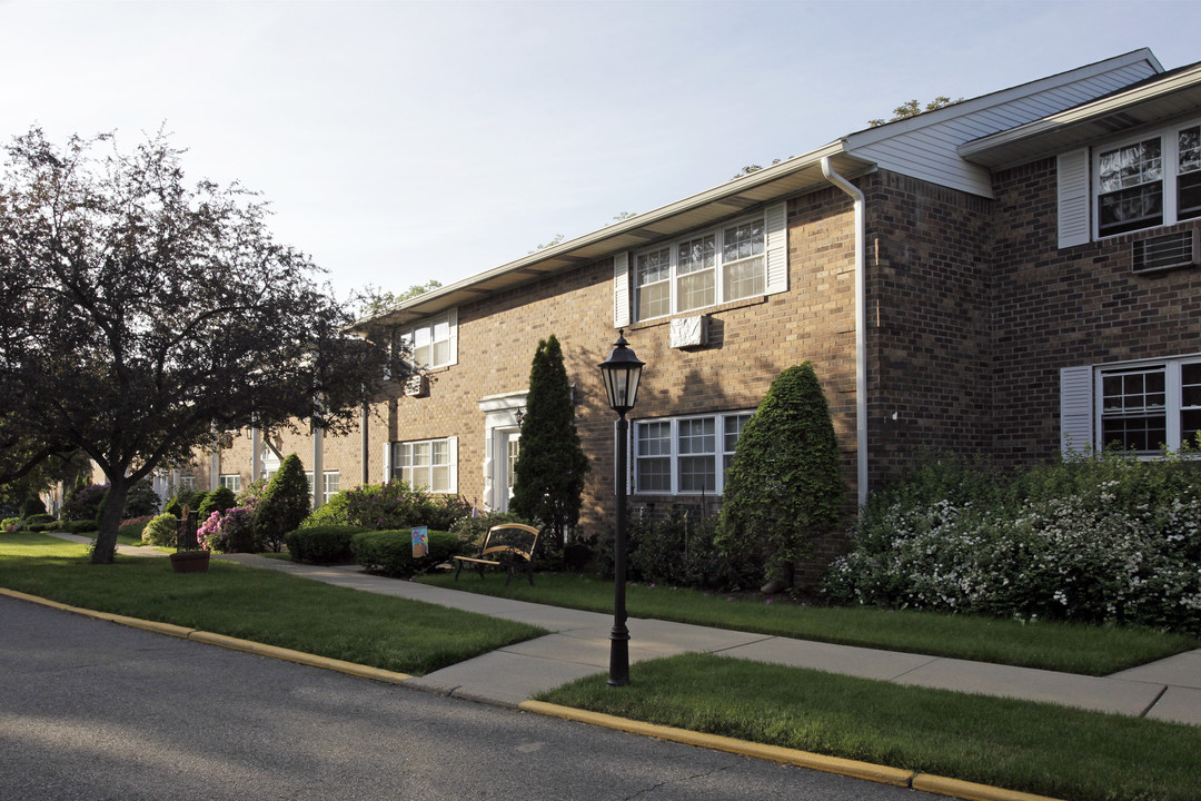 Ferncroft Park in Ramsey, NJ - Building Photo