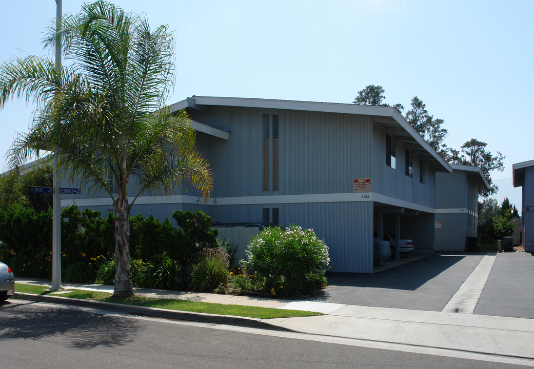 5582-5584 Fernhill Cir in Huntington Beach, CA - Building Photo