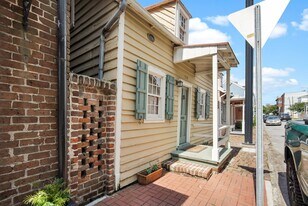 519 E York St in Savannah, GA - Building Photo