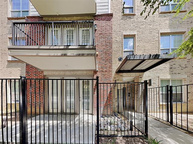 1020 Texas St-Unit -3104 in Fort Worth, TX - Foto de edificio