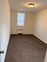 904 E Upsal St in Philadelphia, PA - Foto de edificio - Building Photo