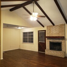 2308 Lake W Dr in Taylor, TX - Building Photo - Building Photo