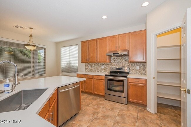 8781 W Hayward Ave in Glendale, AZ - Foto de edificio - Building Photo