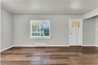 25520 Briardale Ave in Euclid, OH - Building Photo - Building Photo