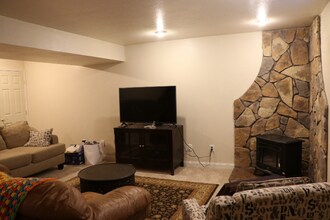 3916 Eagles Nest Dr in Evans, CO - Foto de edificio - Building Photo