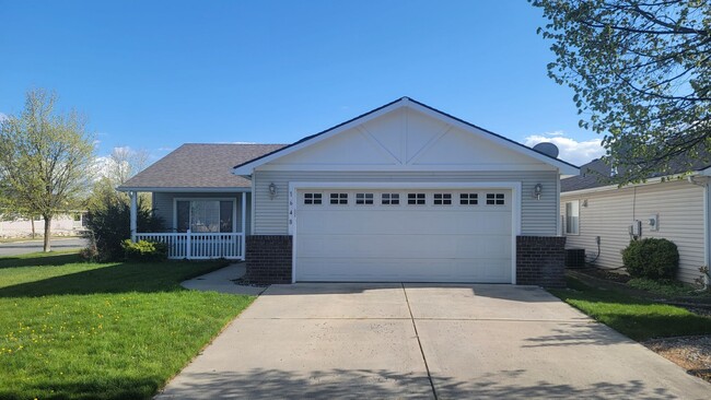 property at 1648 E Devoe Ave
