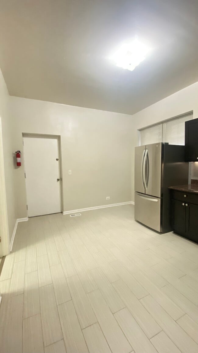 2641 W Haddon Ave in Chicago, IL - Building Photo - Building Photo