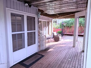 4721 242nd Ave SE, Unit #2 in Issaquah, WA - Foto de edificio - Building Photo