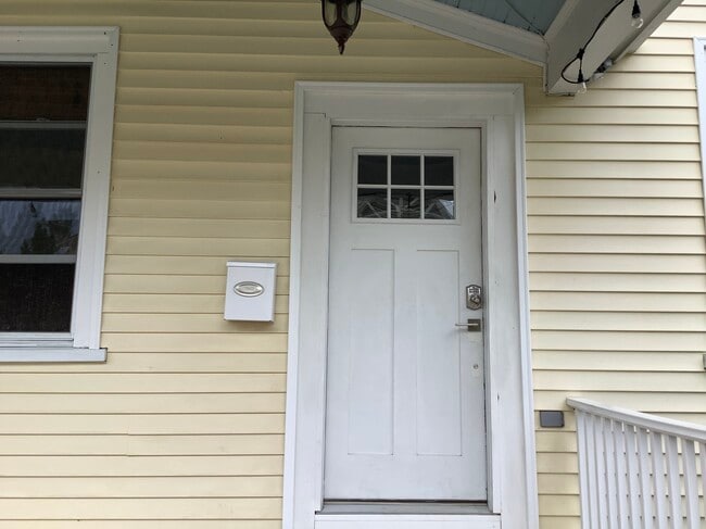 9 Jay St, Unit 9 in Westerly, RI - Building Photo - Building Photo