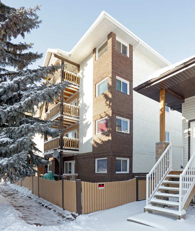 Grove Villa Apartments in Spruce Grove, AB - Building Photo - Building Photo