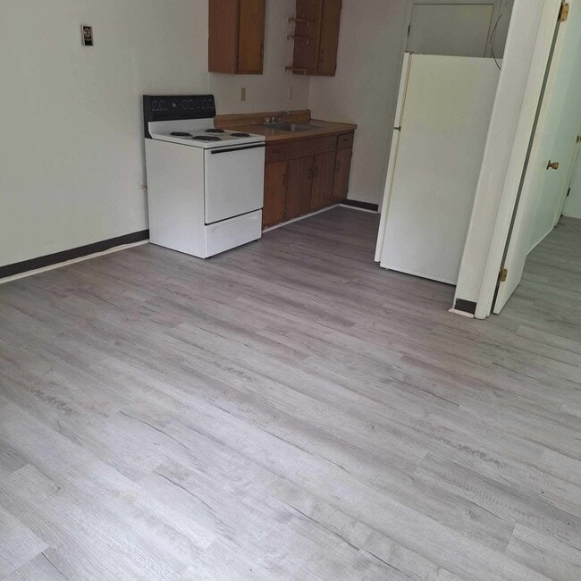 232 W Main St, Unit 6 in Frostburg, MD - Foto de edificio - Building Photo