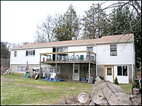 111 Kitemaug Rd in Uncasville, CT - Foto de edificio - Building Photo
