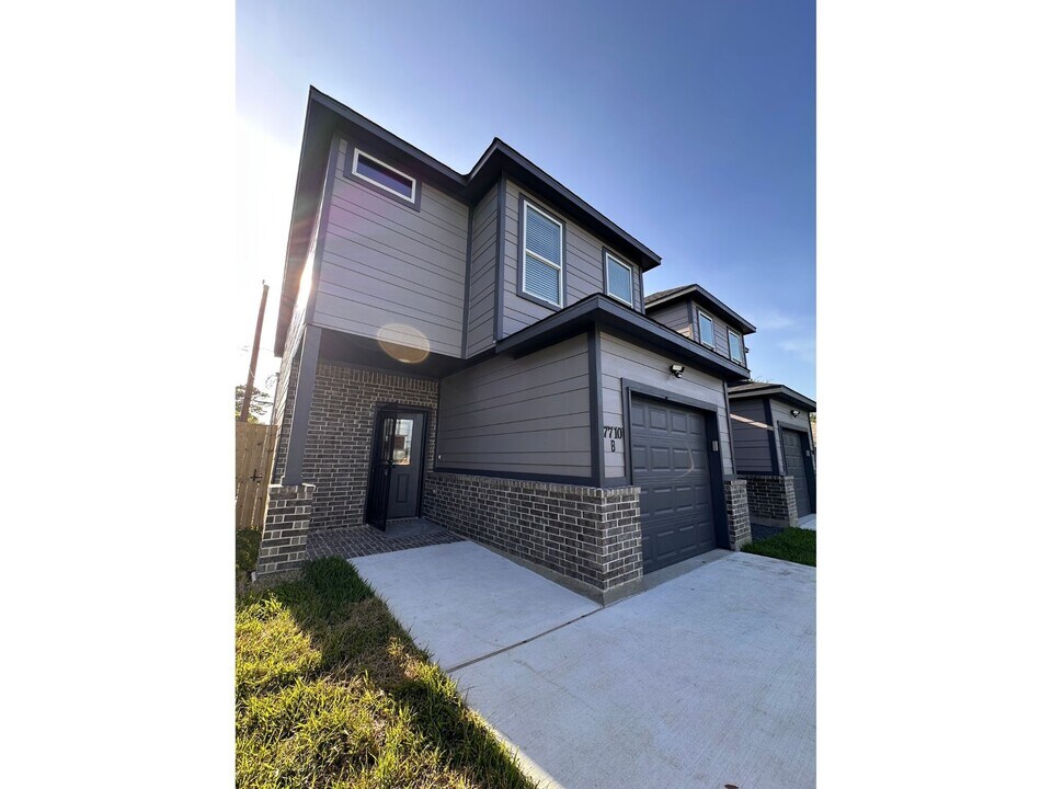 7710 Darnay Dr in Houston, TX - Building Photo